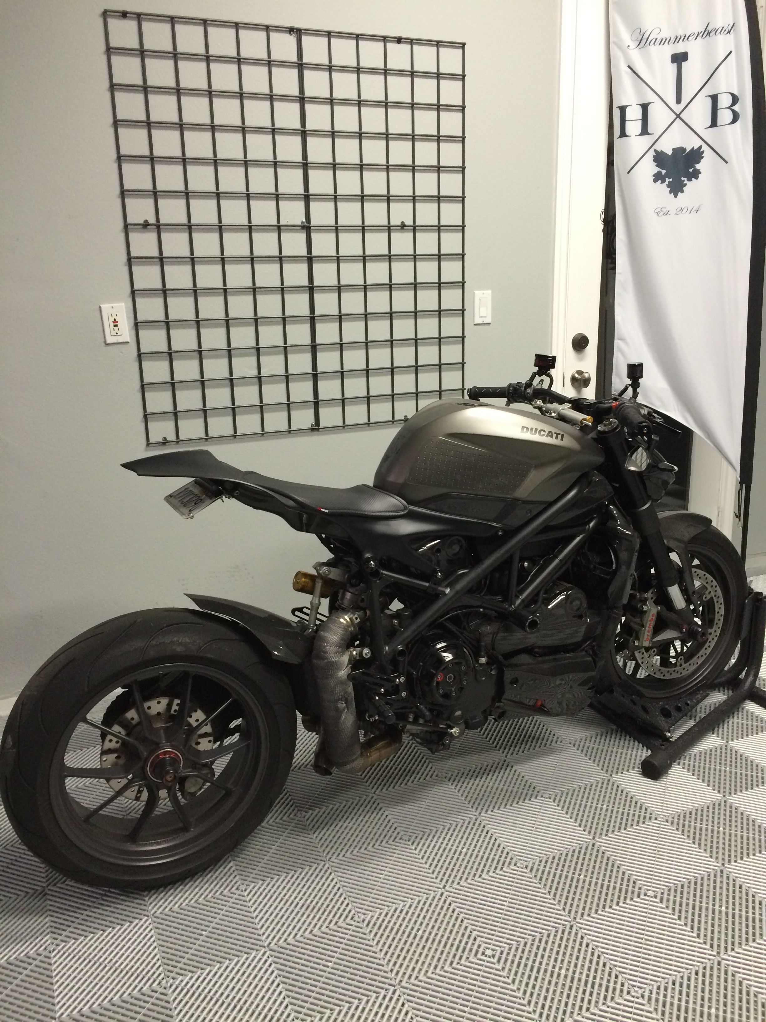 2010 Ducati Streetfighter photo 89